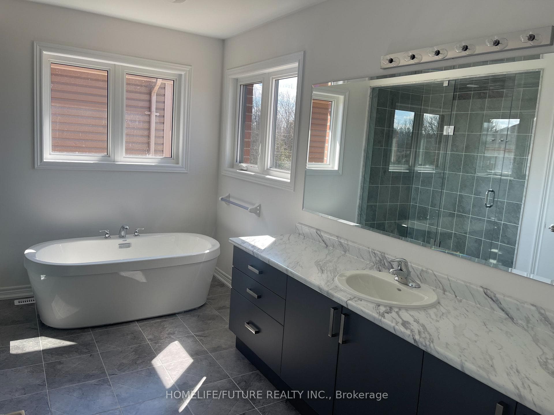6 WAKEFIELD Boulevard photo 4