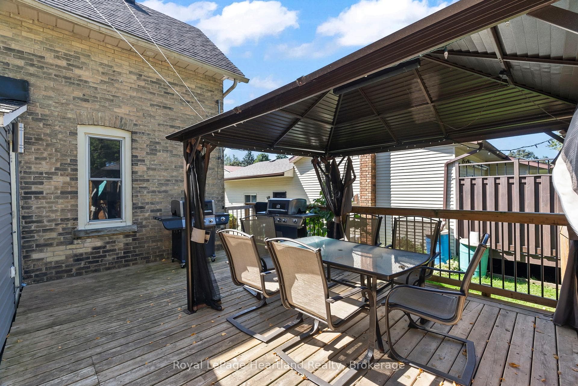 555 RAGLAN Street photo 35