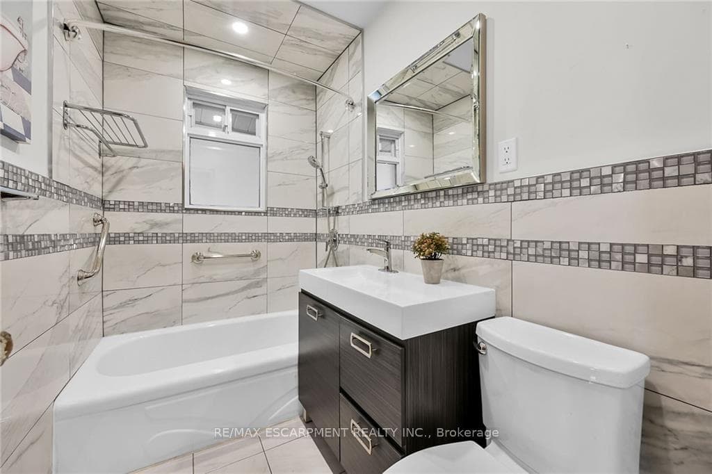 12 Hoover Crescent photo 18