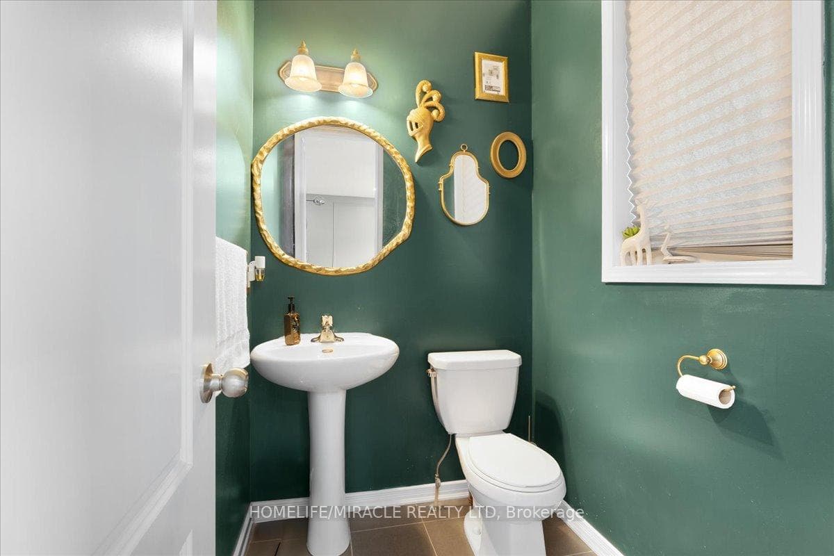 402 Dougall Avenue photo 19