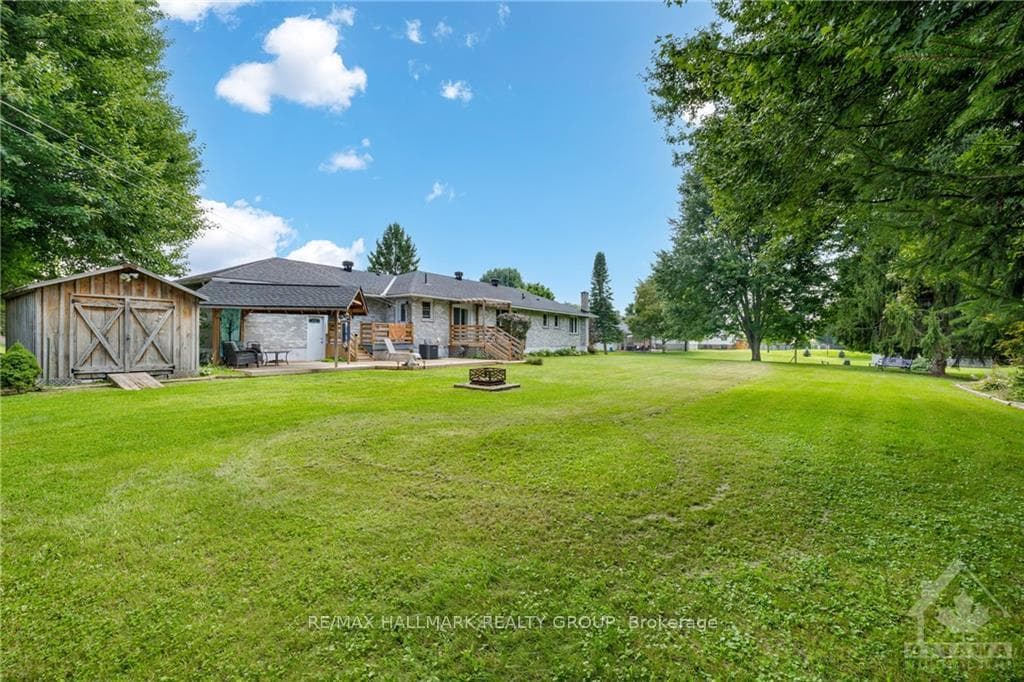 4518 HEATHER Crescent photo 30