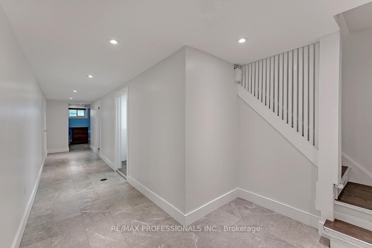 5 Chestnut Hills Crescent photo 22