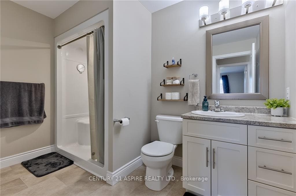 397 BELL Street Unit B photo 13