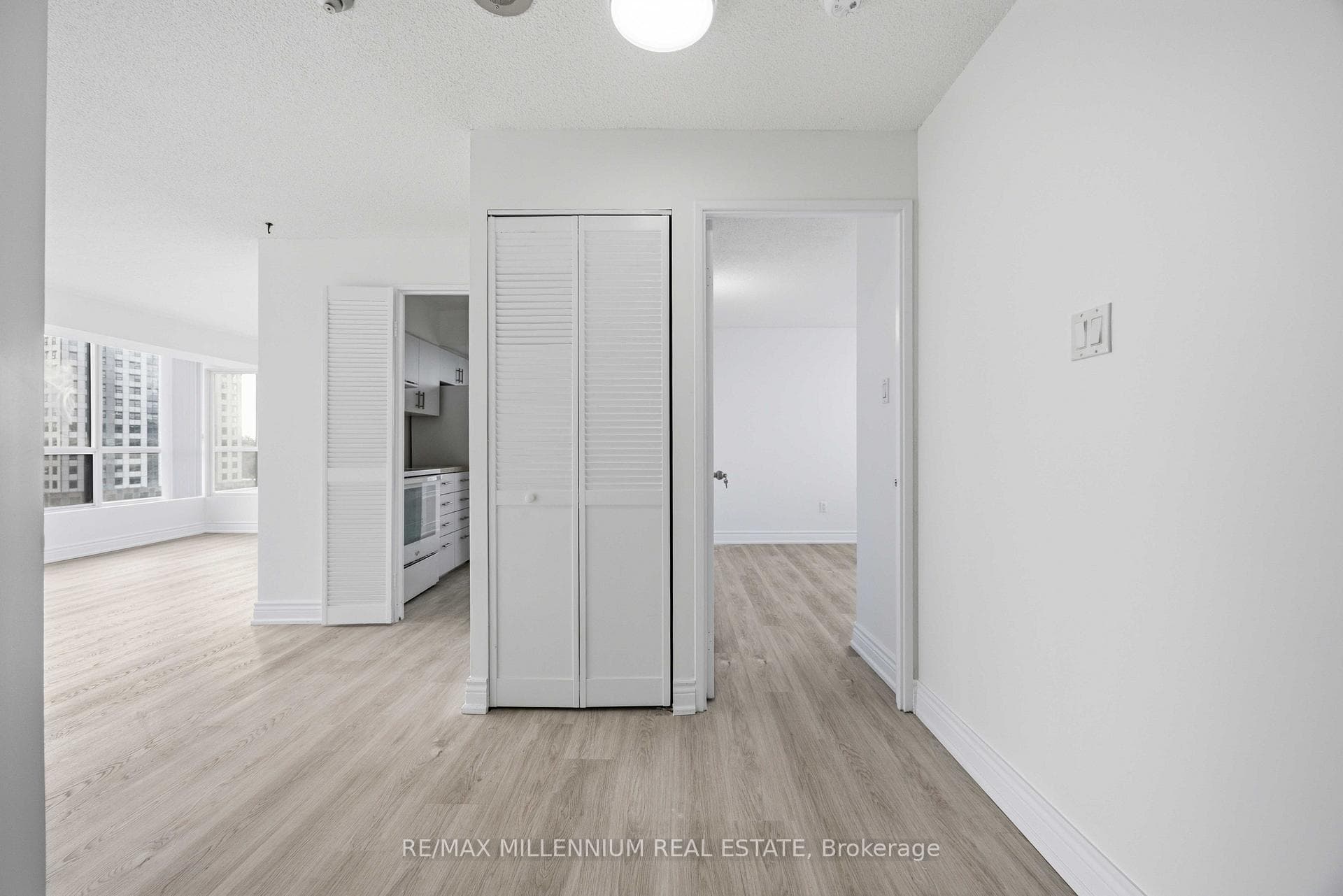 3050 Ellesmere Road Unit 906 photo 27