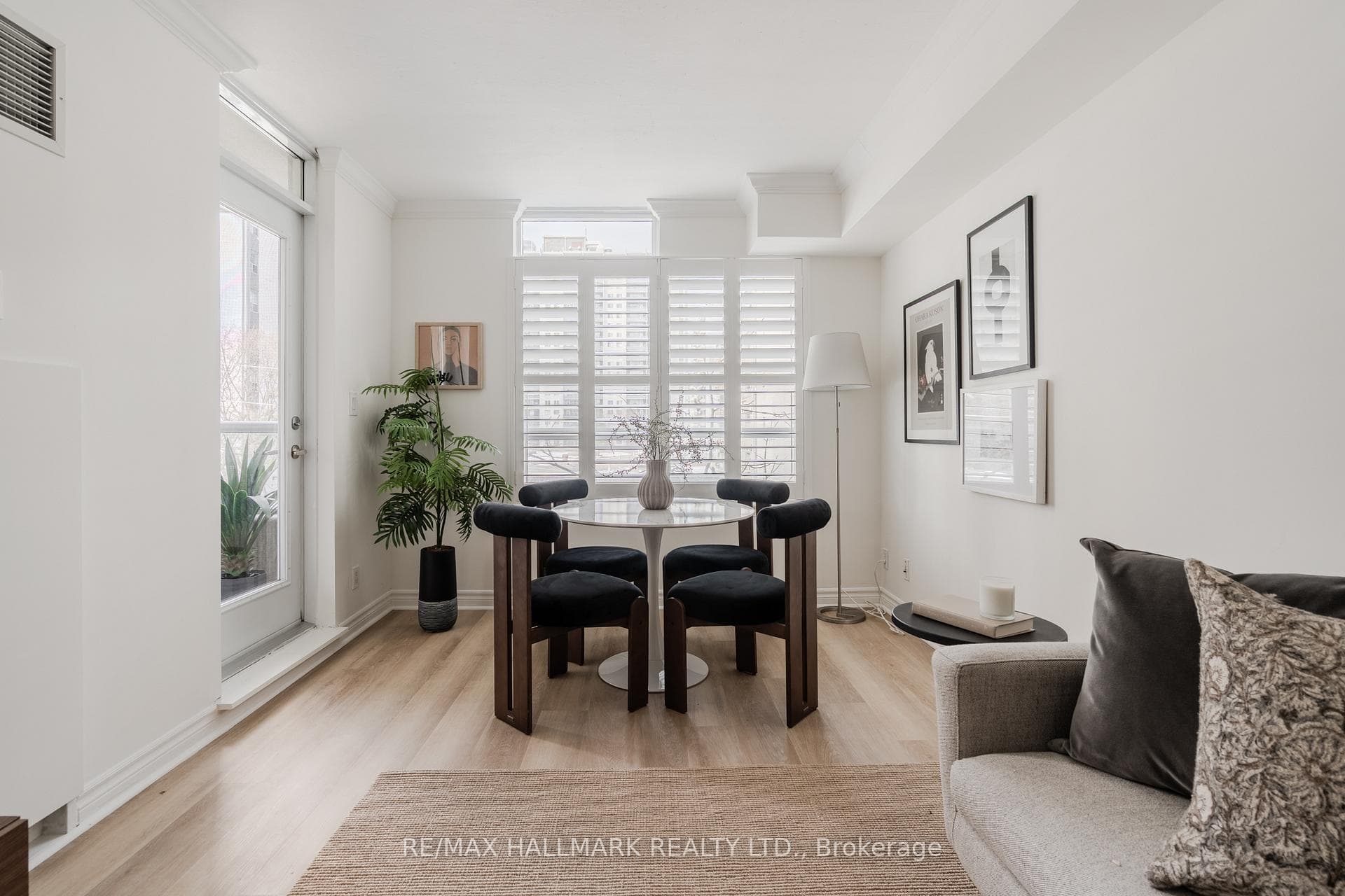 225 Wellesley Street Unit 406 photo 15