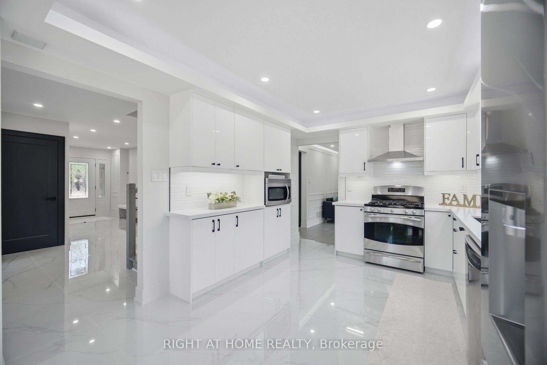 4 Simmons Crescent photo 12