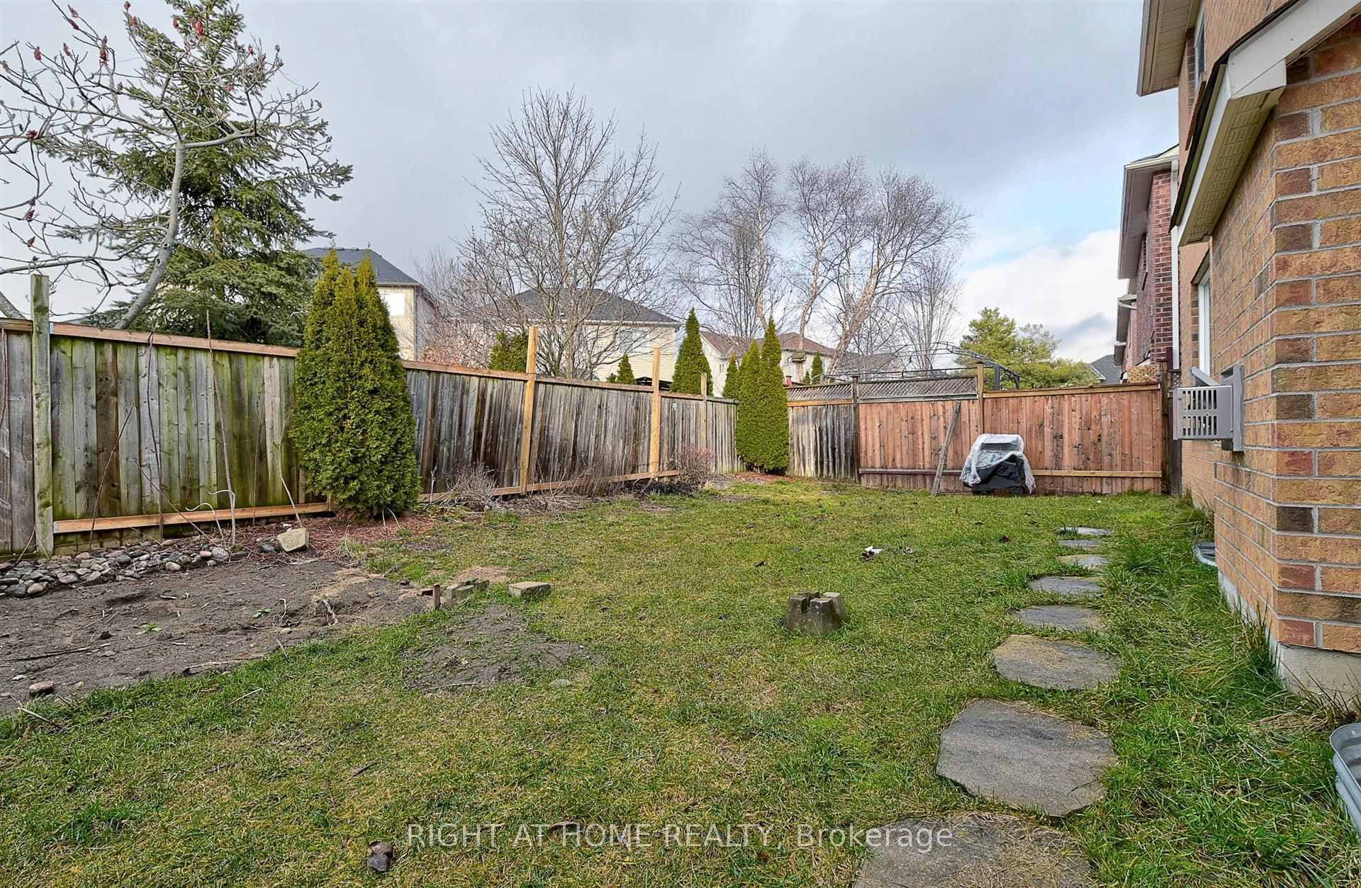 1032 Langford Street photo 19
