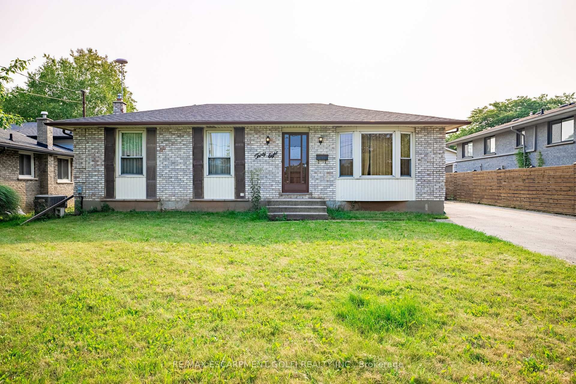 38 Linlake Drive photo 1
