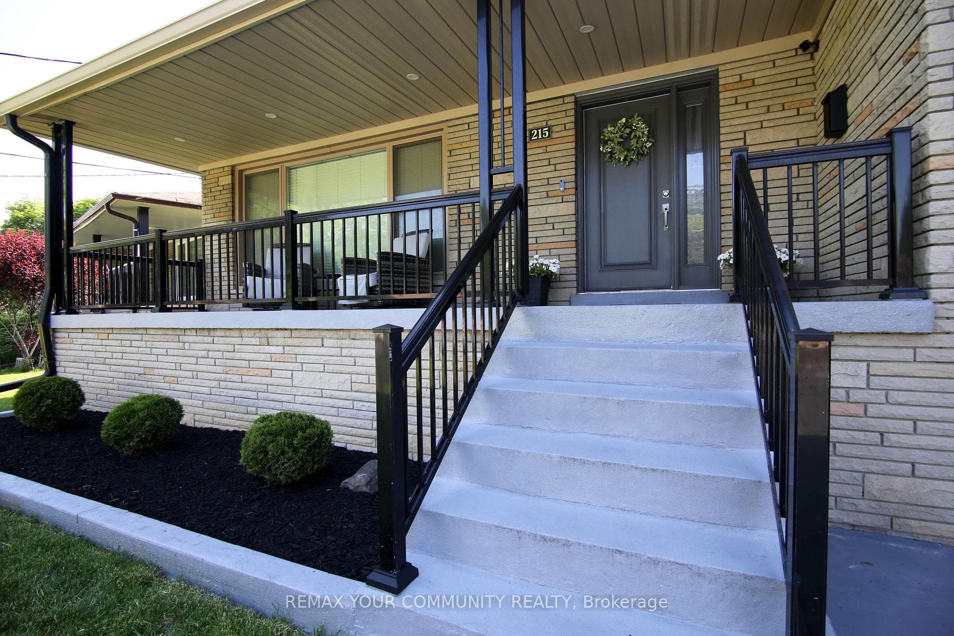 215 Honiton Street photo 4