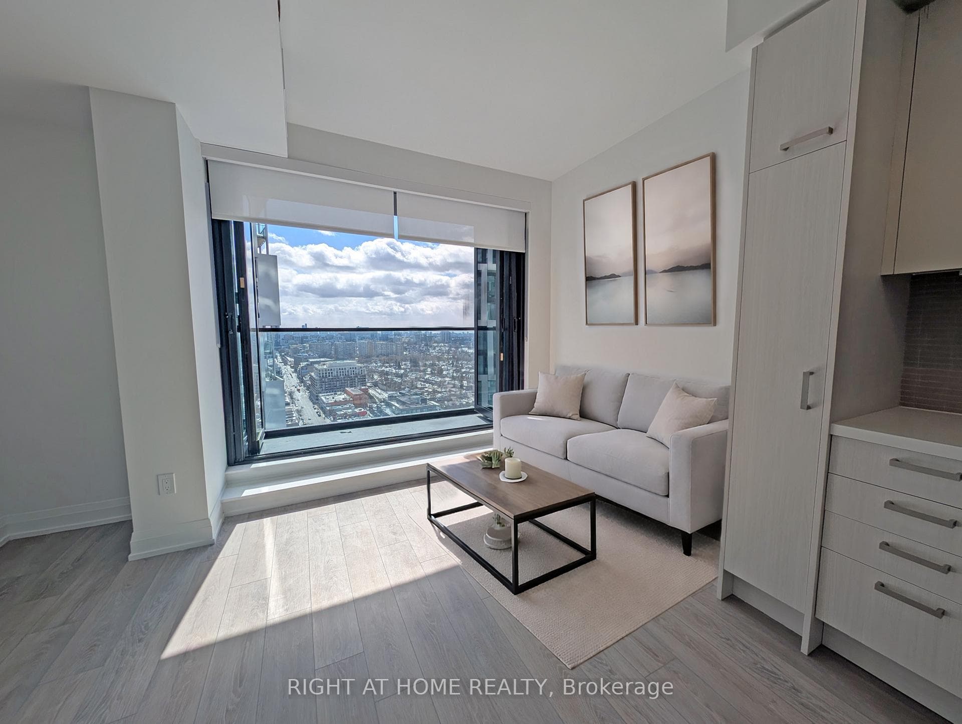 20 Soudan Avenue Unit 2505 photo 3