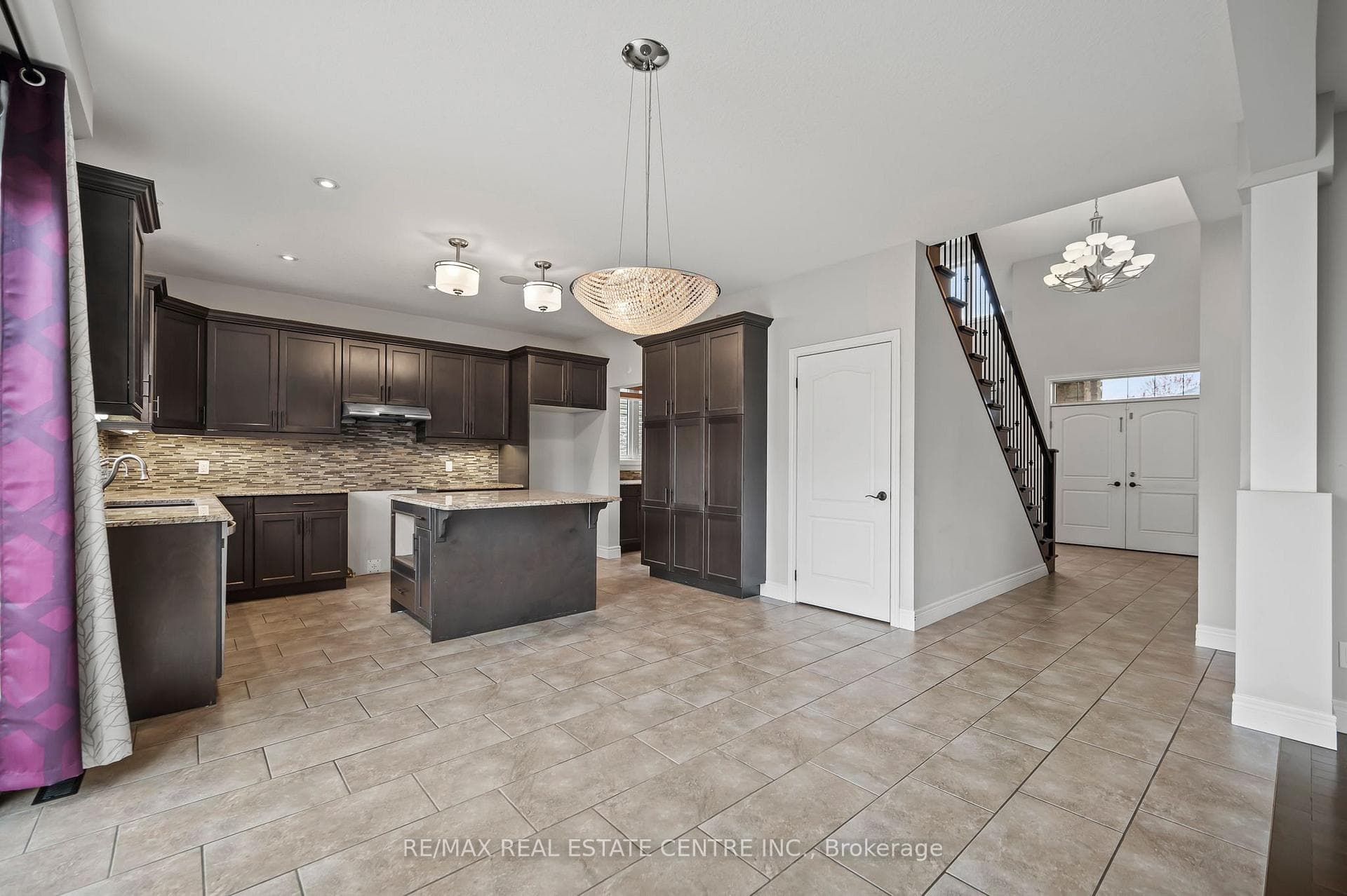 699 Normandy Drive photo 10