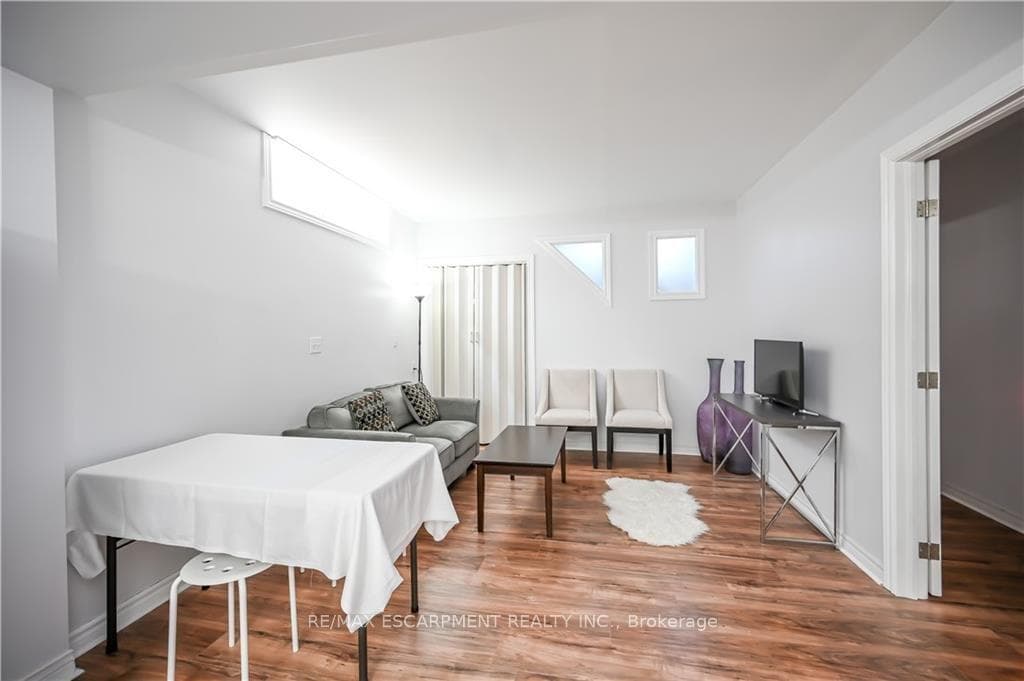 296 WINTERBERRY Drive Unit LOWER photo 8