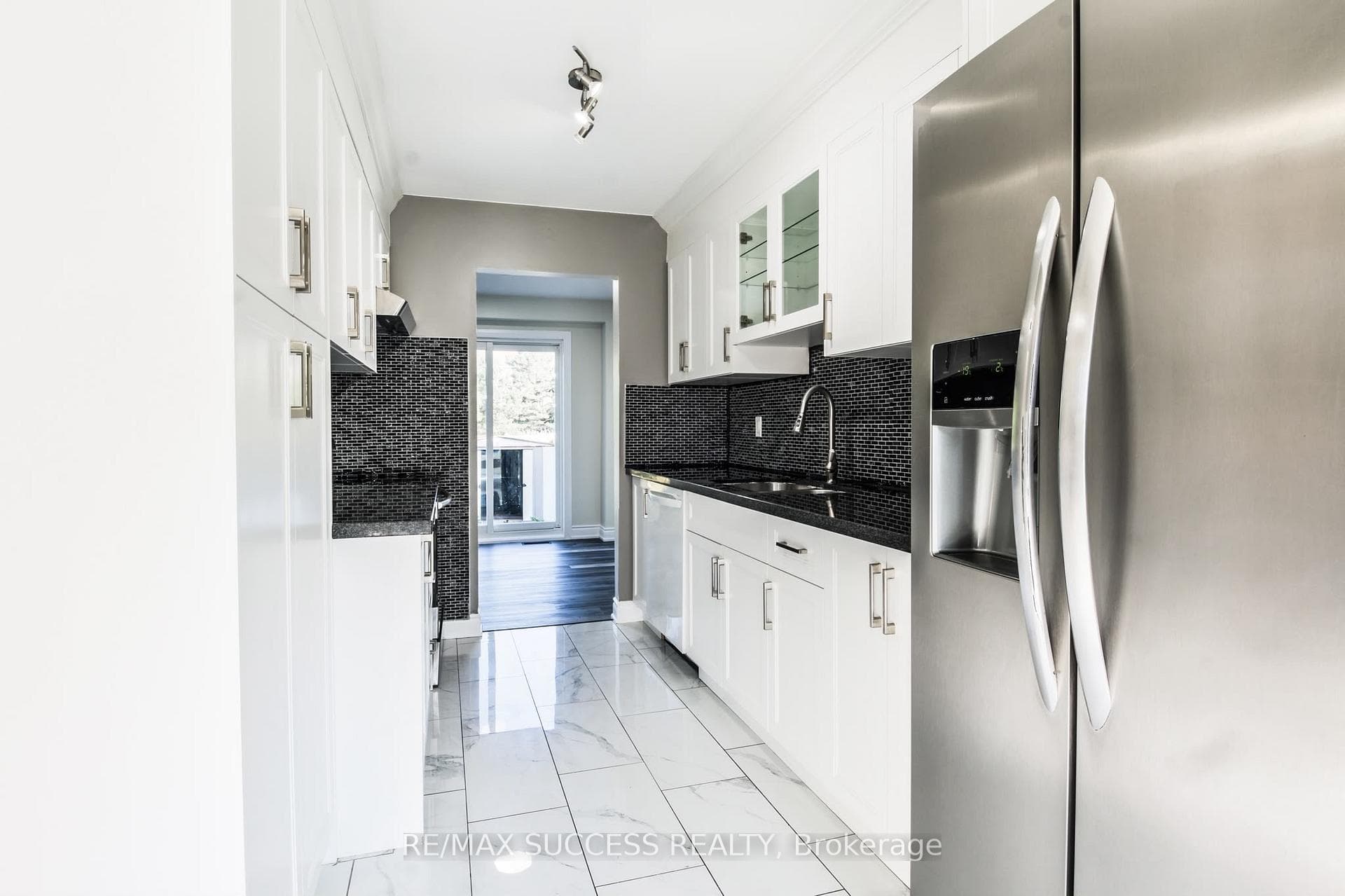 26 Tomahawk Dr, Main, Drive photo 22