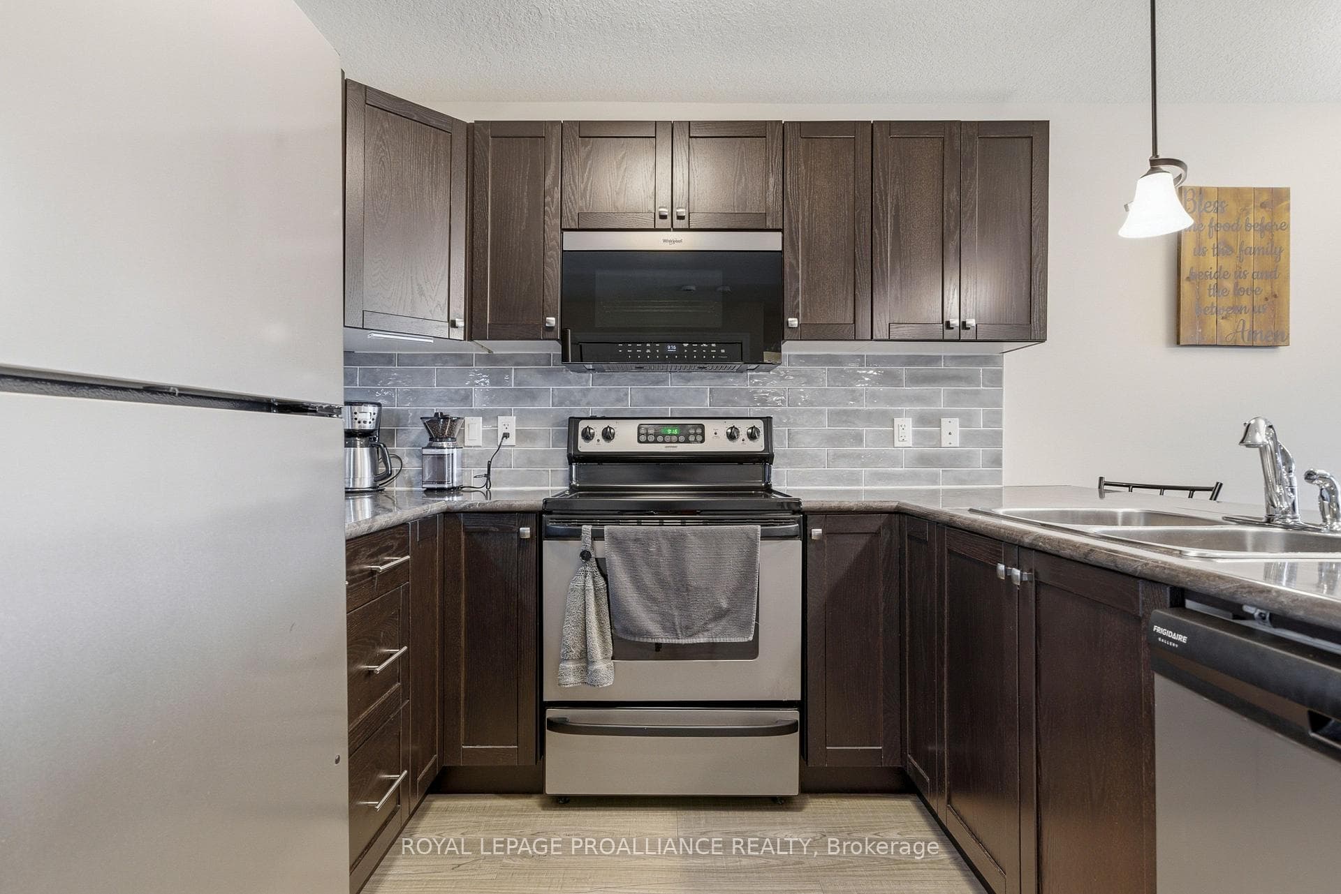 12 Cortland Crescent photo 7