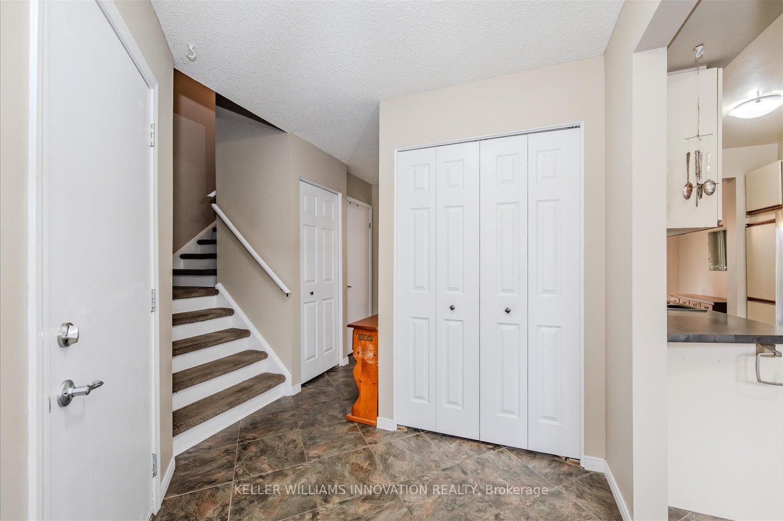 375 Kingscourt Drive Unit 28 photo 5