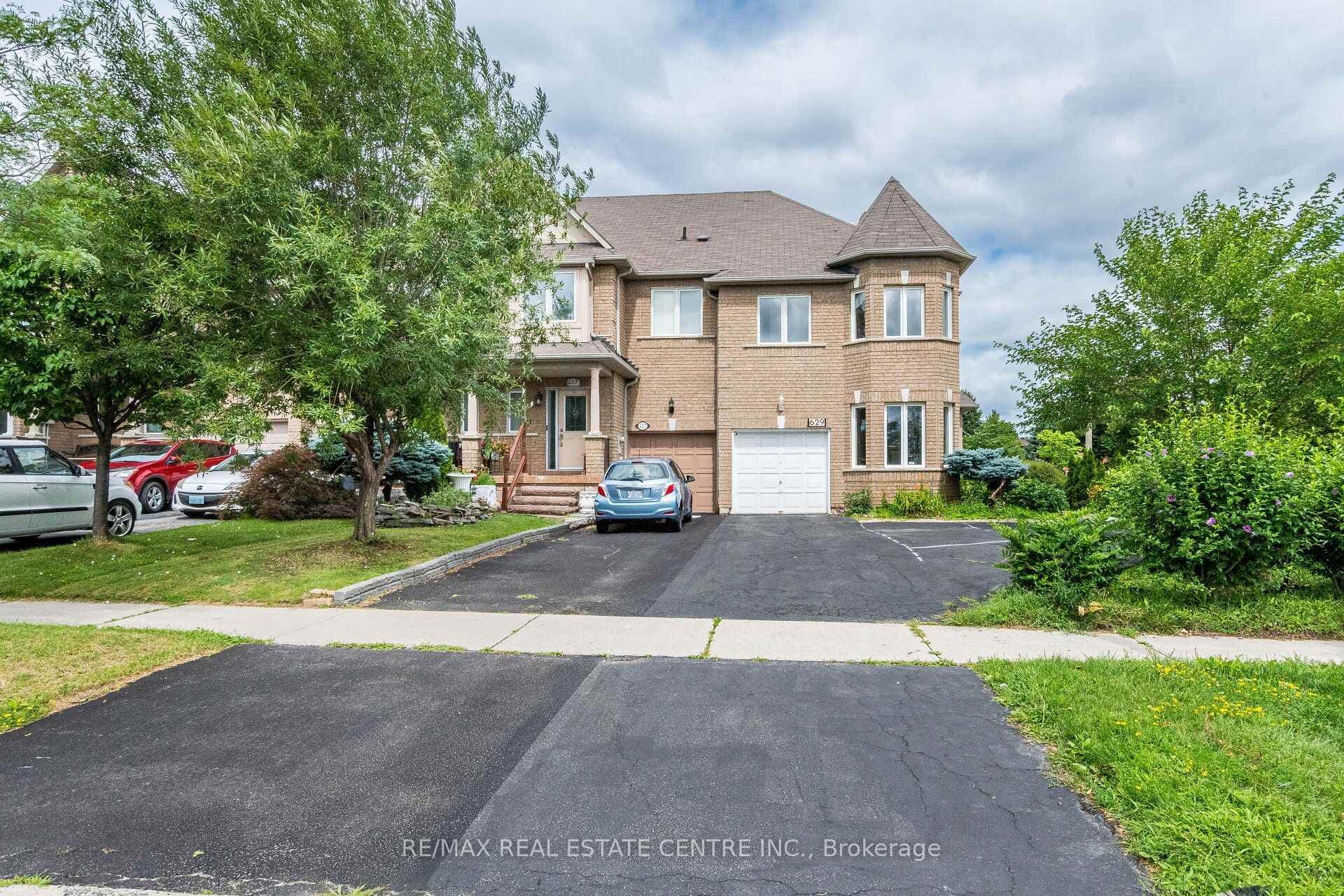 629 Lumberton Crescent photo 1