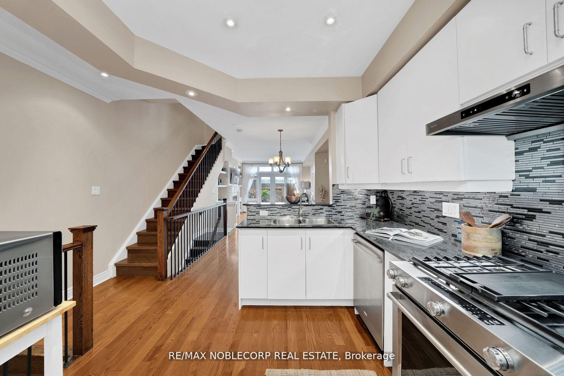 275 Van Dusen Boulevard Unit 8 photo 8