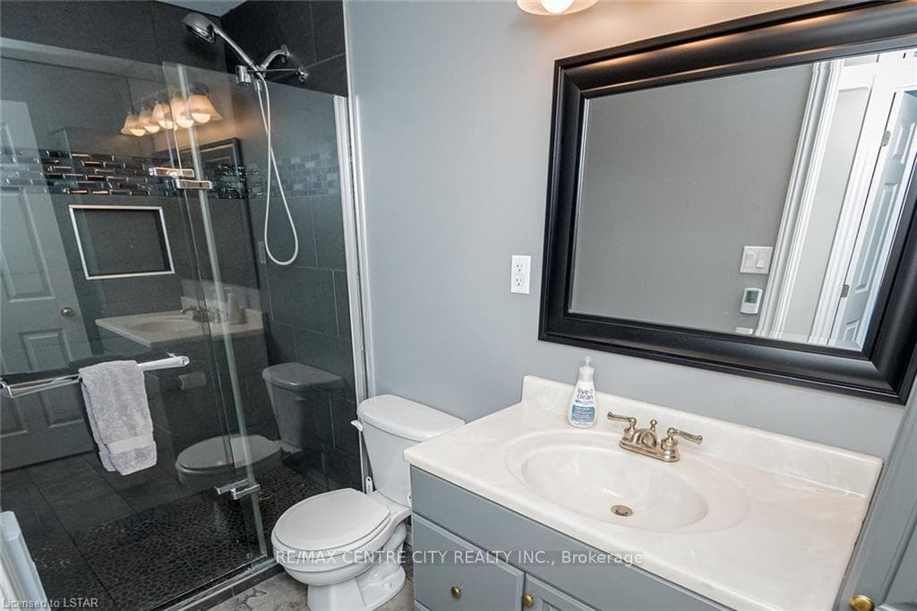 46 ALDBOROUGH Avenue photo 33