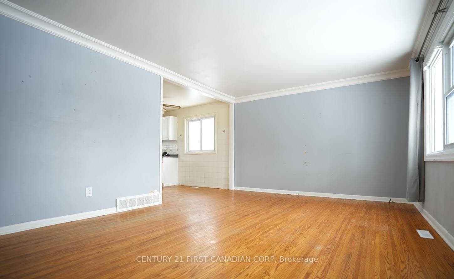 12 Mendip Crescent photo 3