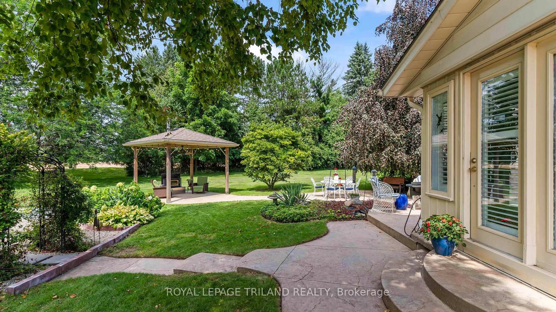 Wood fireplace and electricity in Gazebo