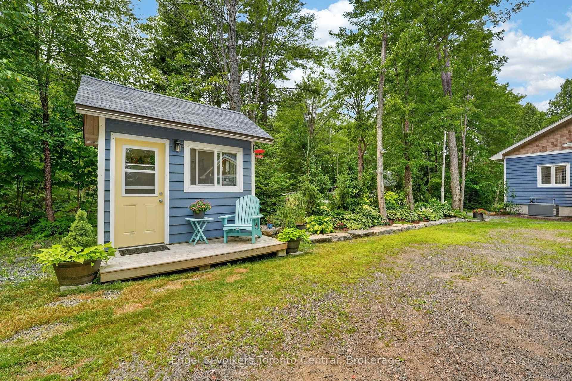 Garden shed or "she-shed"