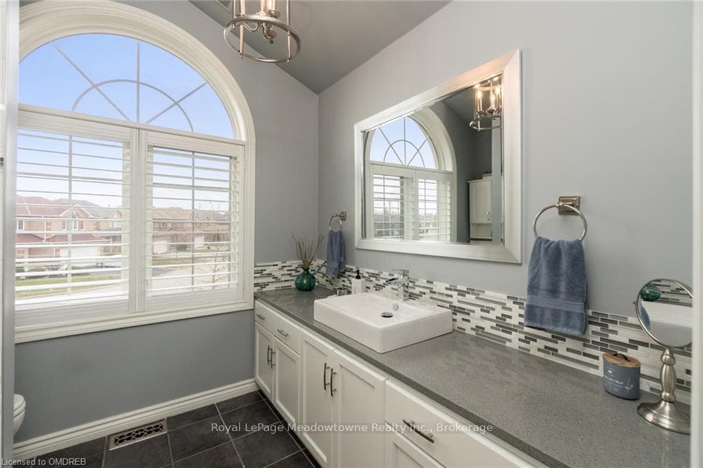 11 FENFLOWER Court photo 29