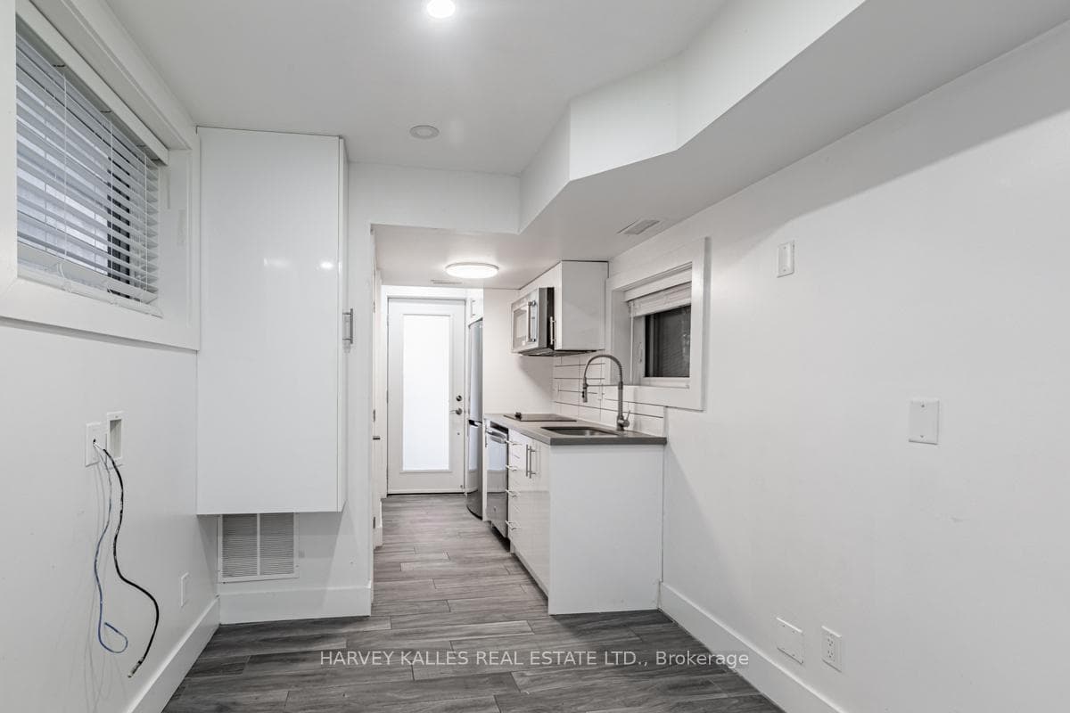 160 Lansdowne Avenue Unit 4 photo 3