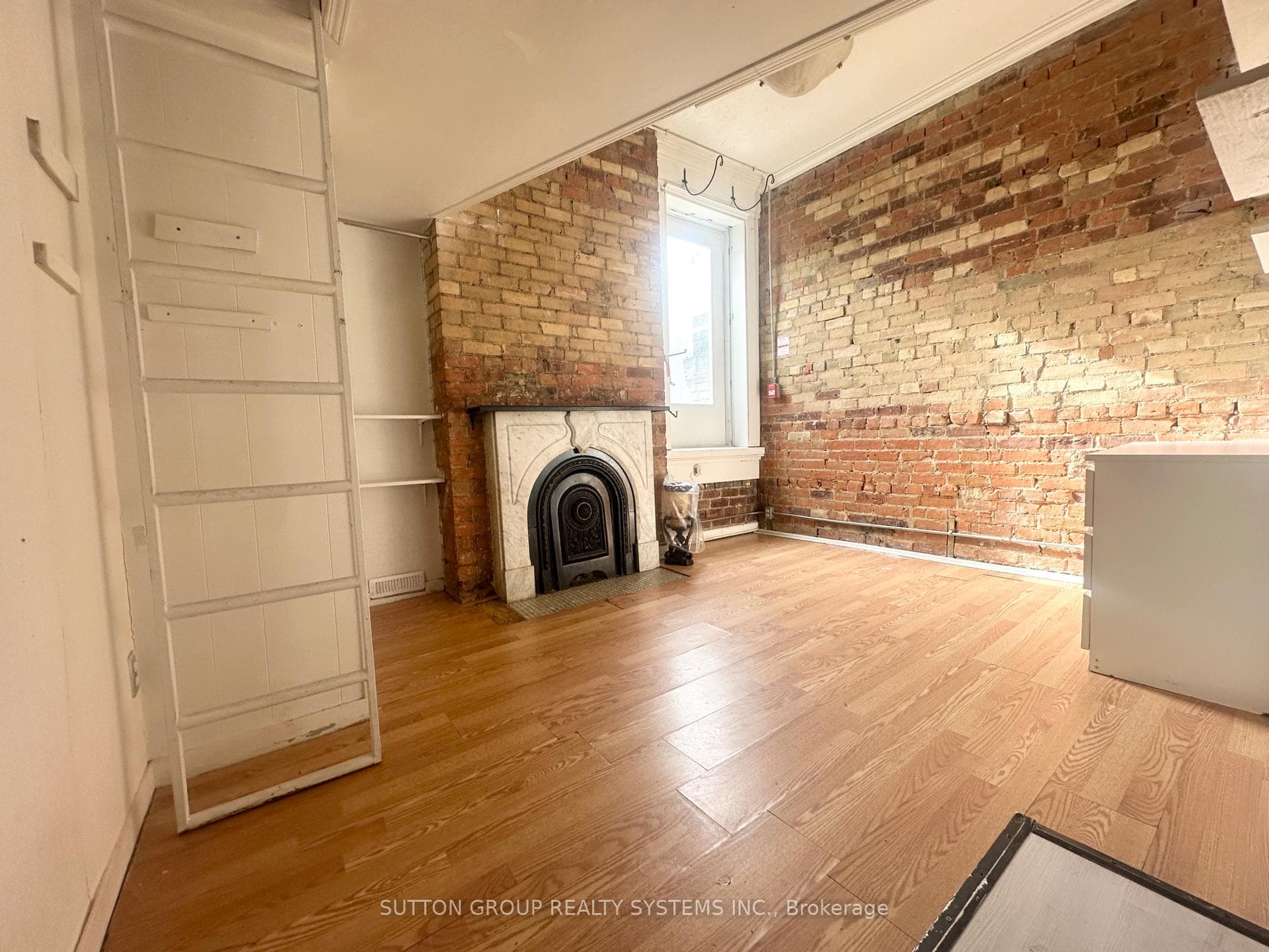 177 Carlton Street Unit 6 photo 2