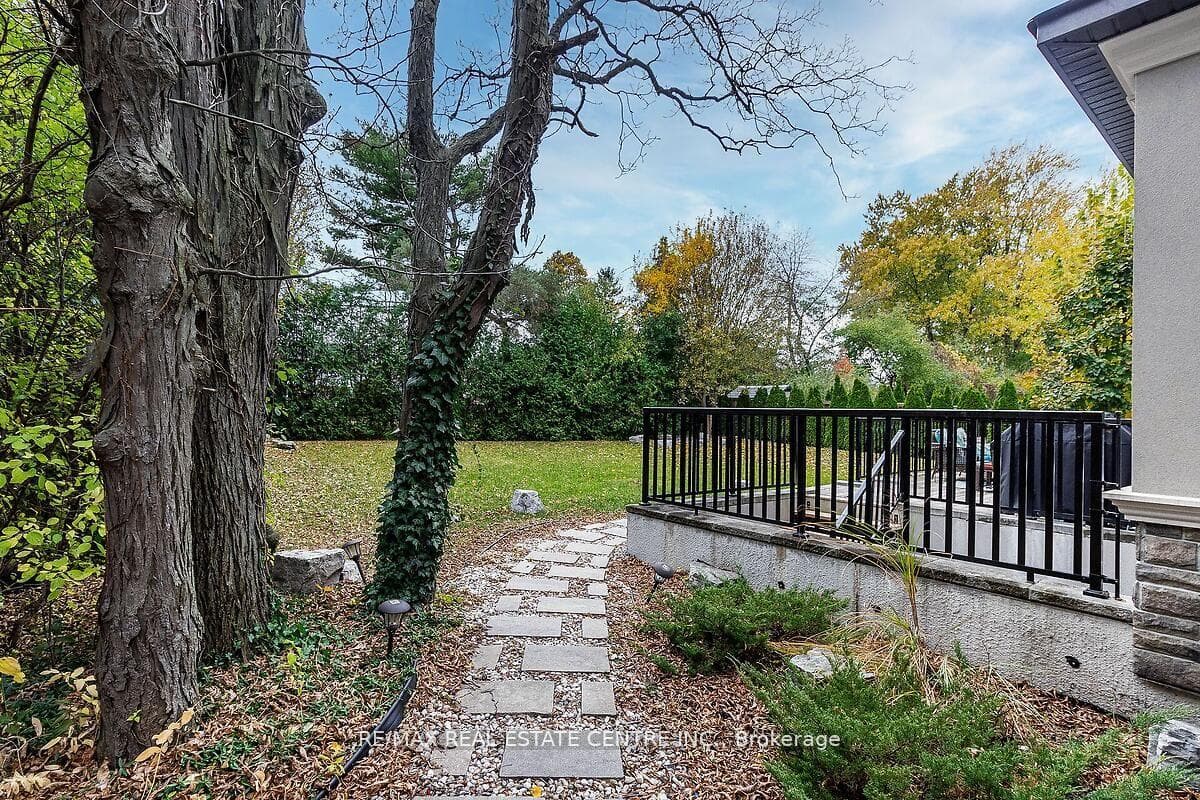 228 Tweedsdale Crescent photo 38