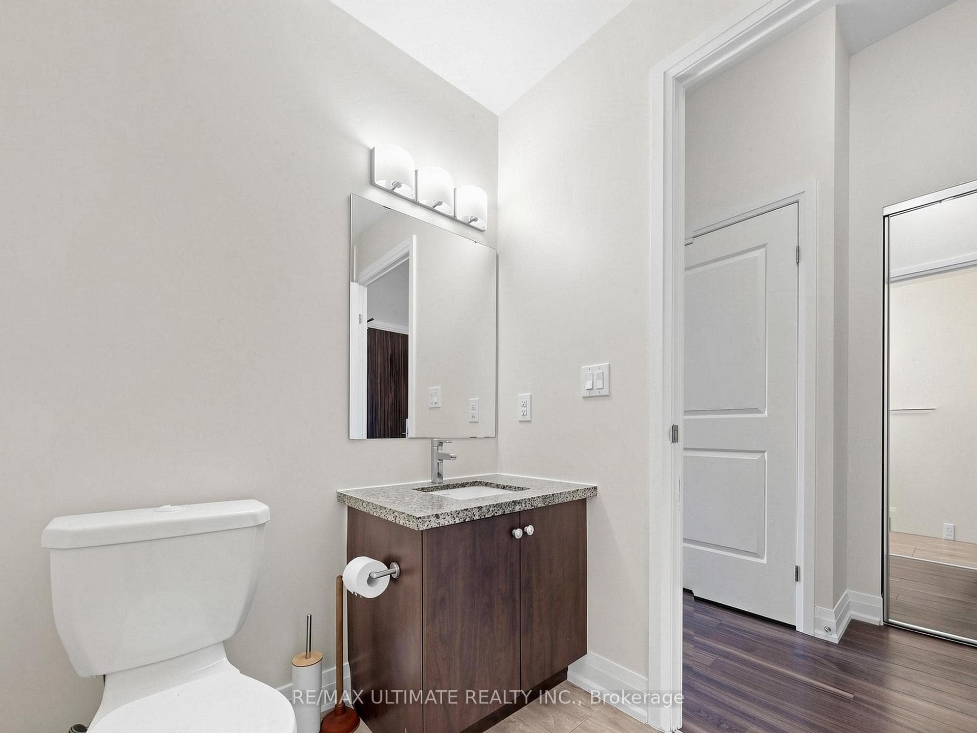 8763 Bayview Avenue Unit 721 photo 27