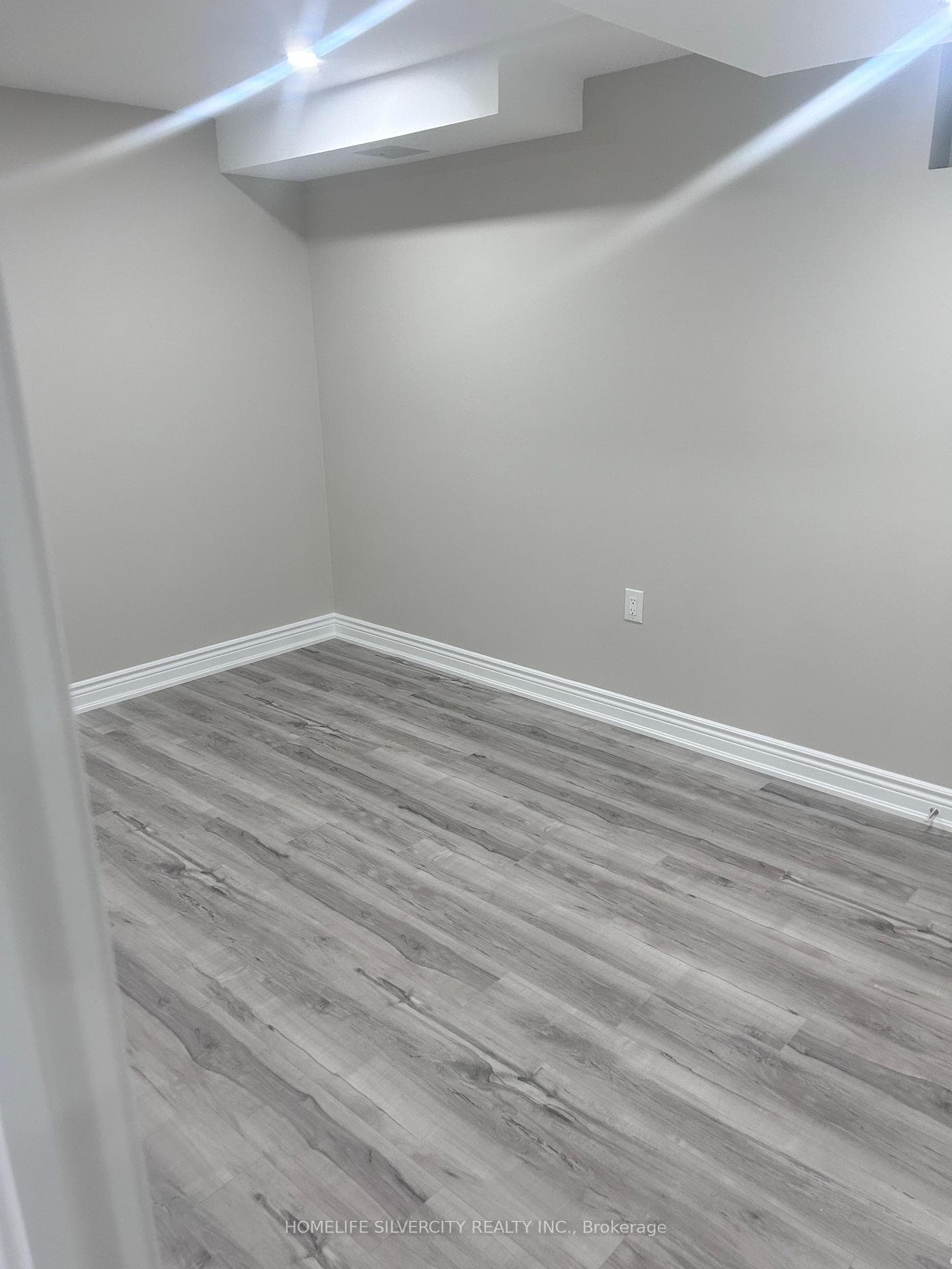 8 Begonia Crescent photo 5