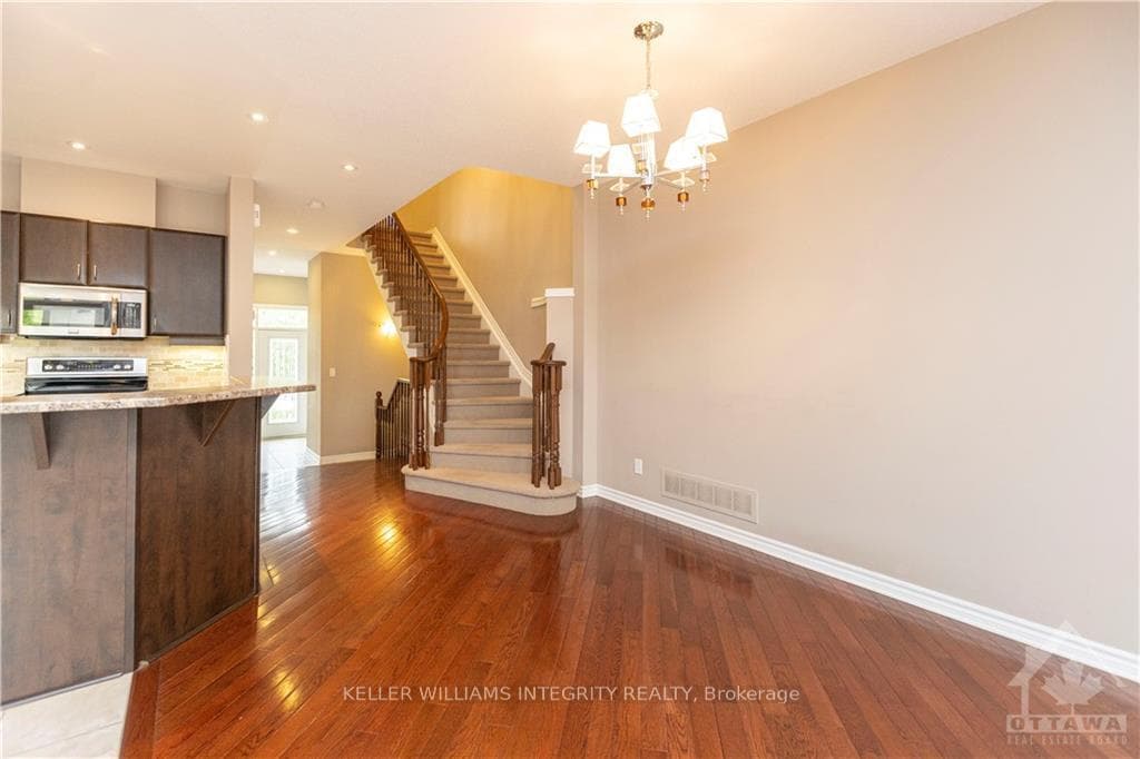 283 KINGHAVEN Crescent photo 14