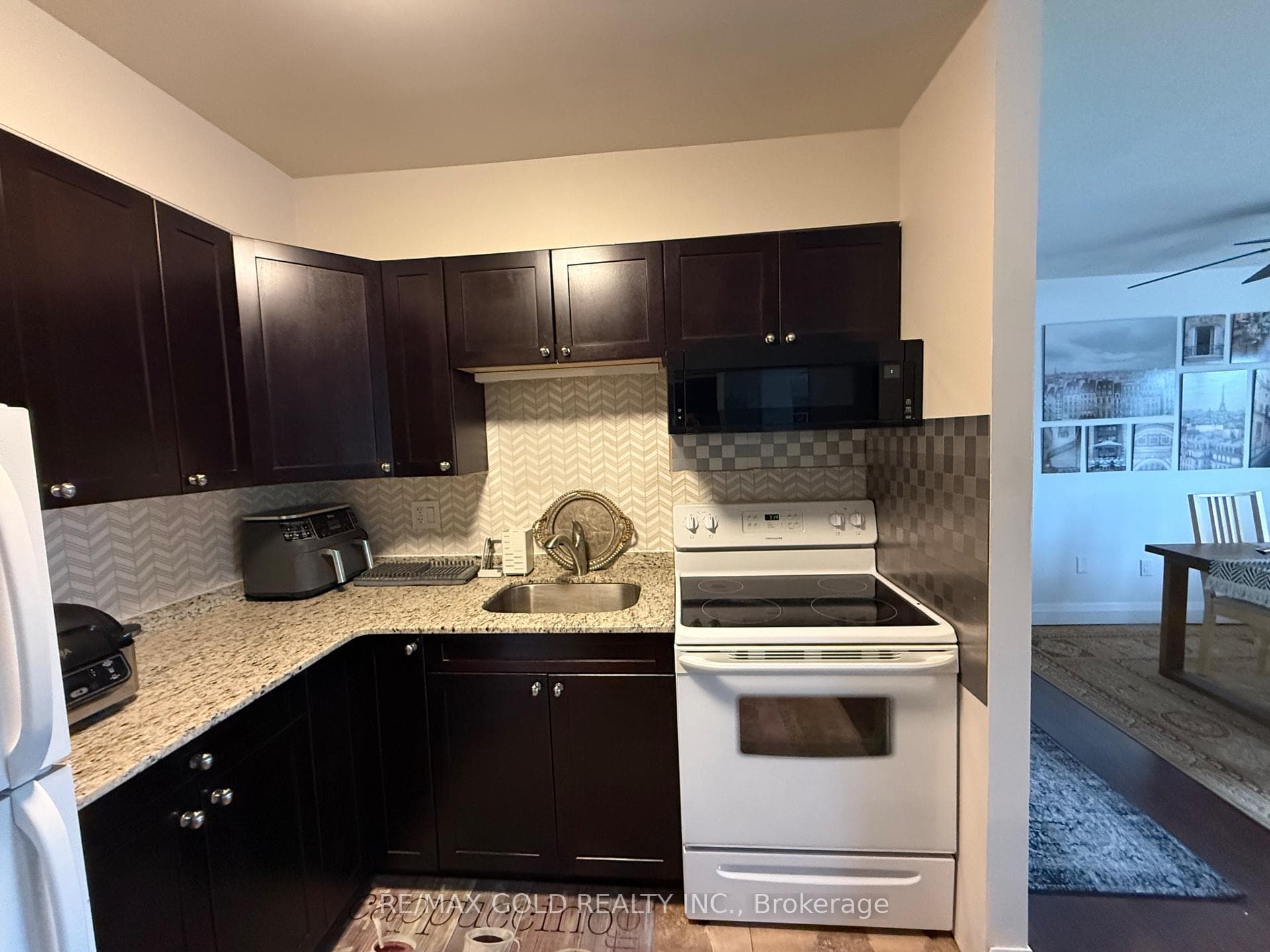 270 Eiwo Court Unit 302 photo 30