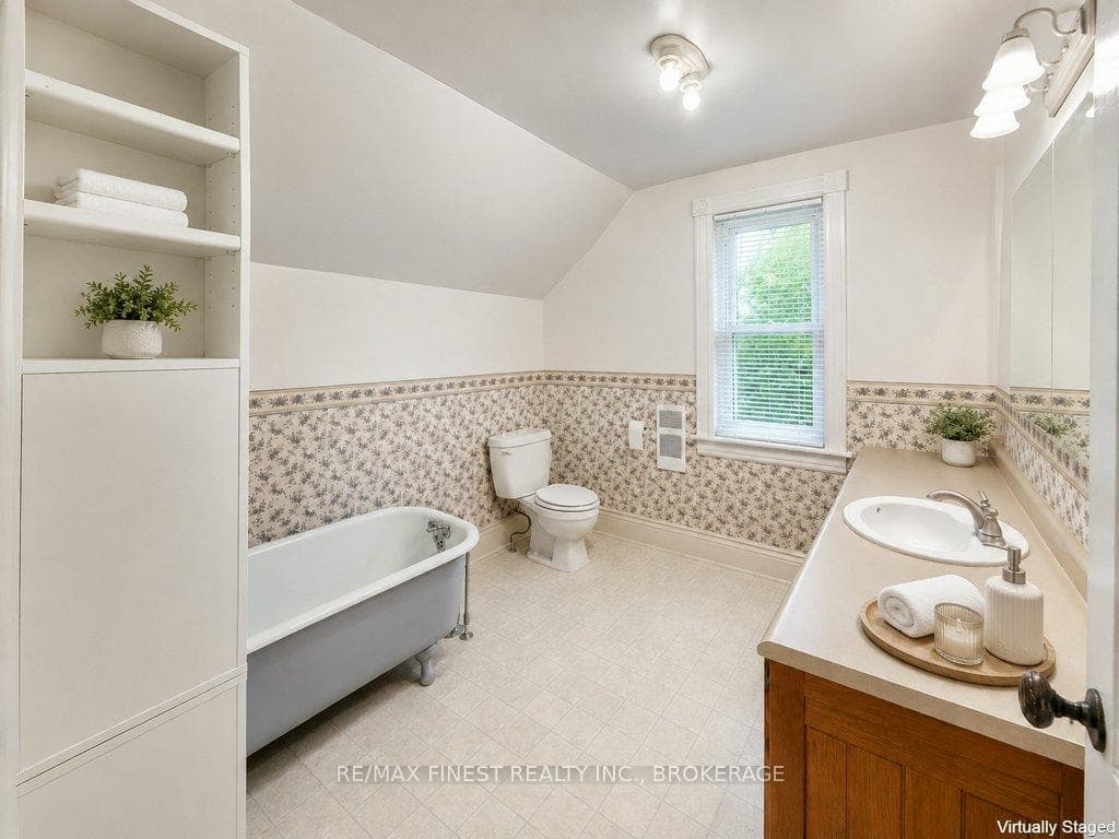 697 Warburton Road photo 18