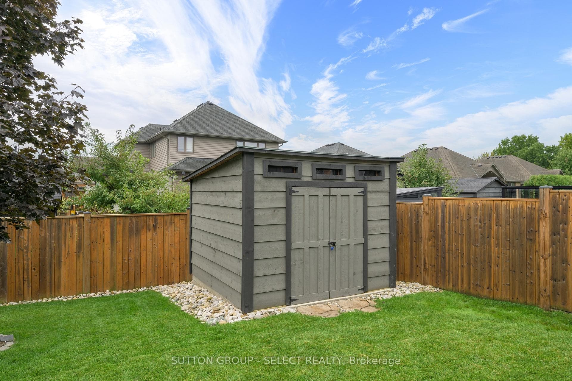 697 Barker Street photo 30