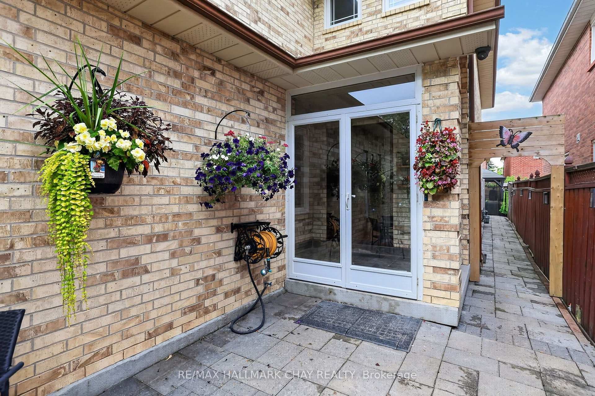 76 Donna Drive photo 4