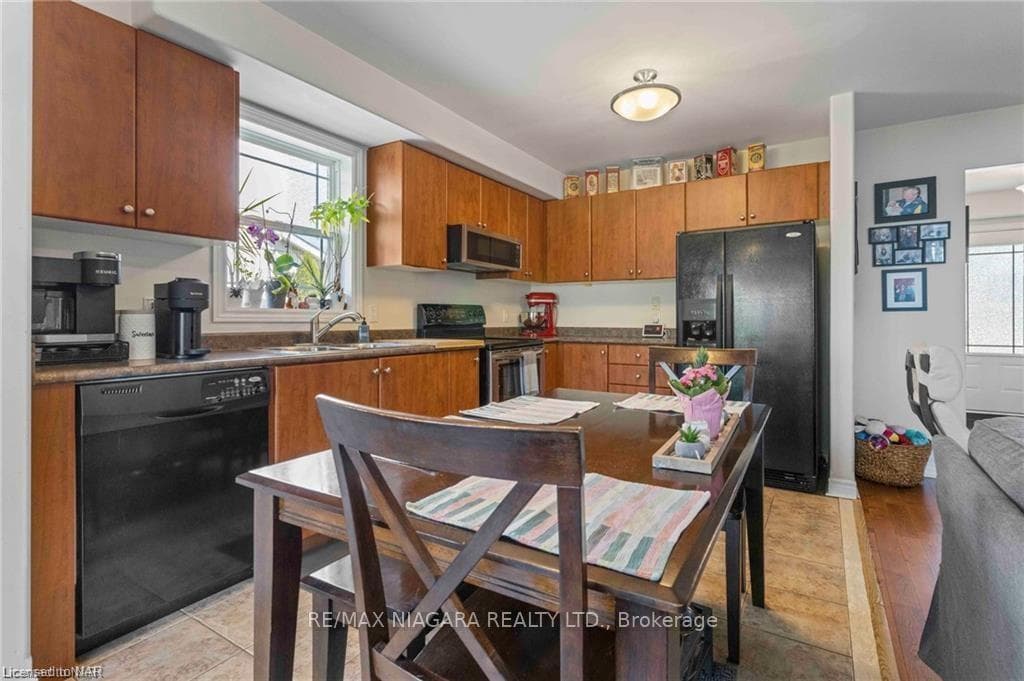 74 Chicory Crescent photo 9