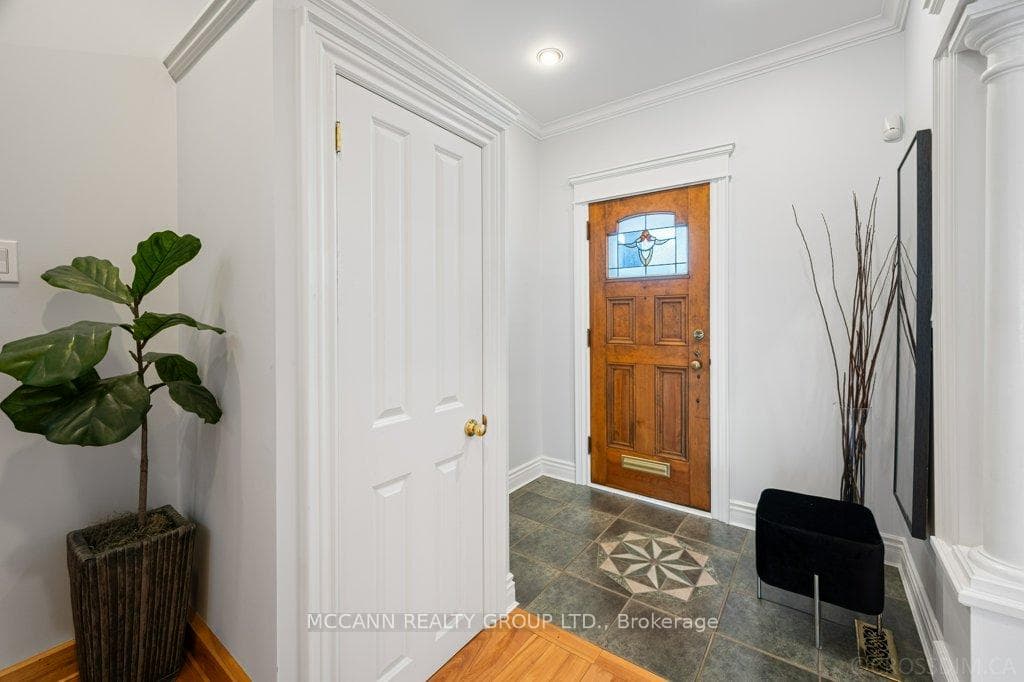 29 Roe Avenue photo 21