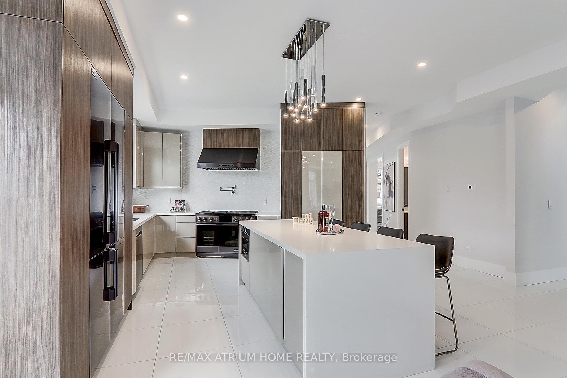 58 Larabee Crescent photo 13