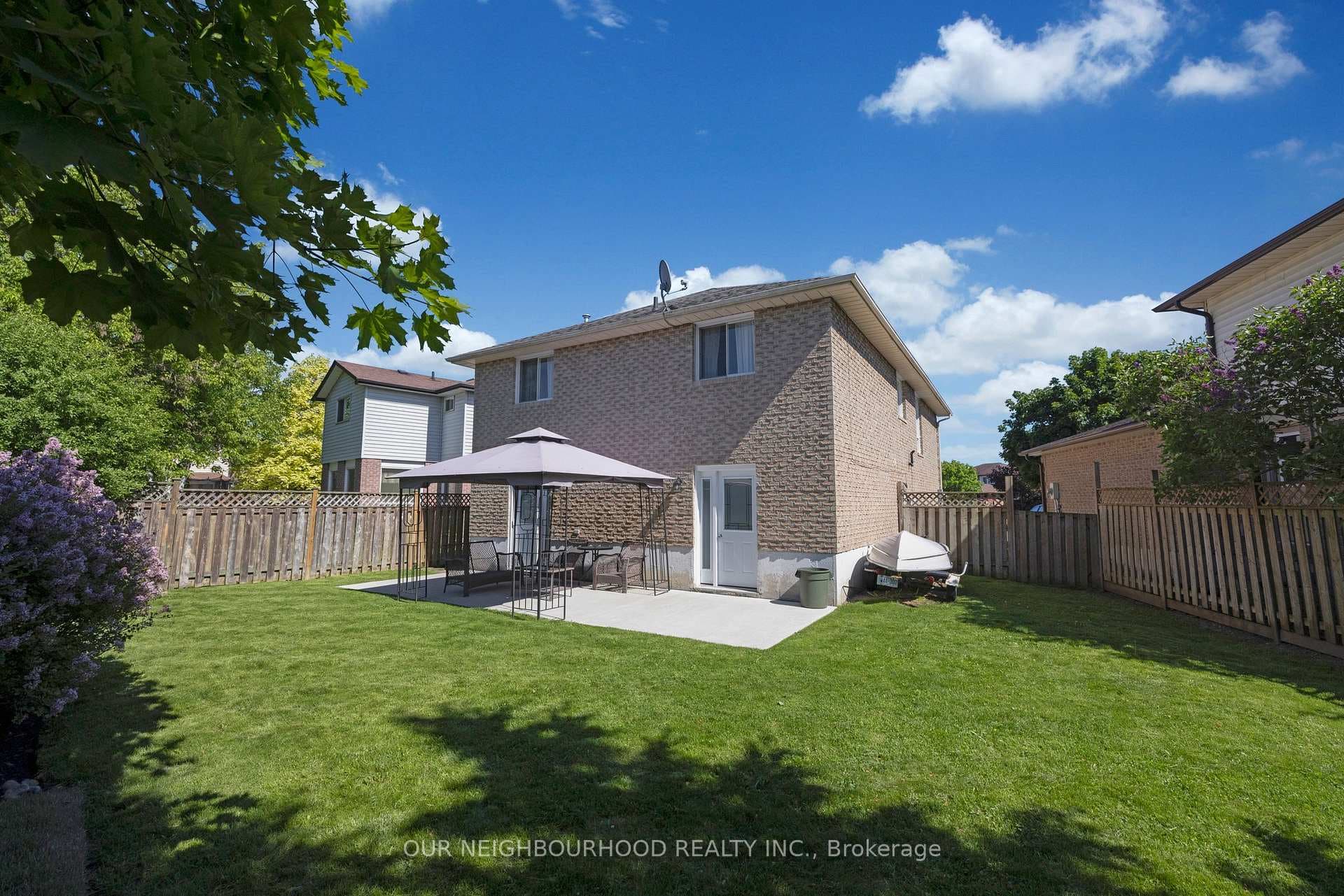 8 Clinton Court photo 32