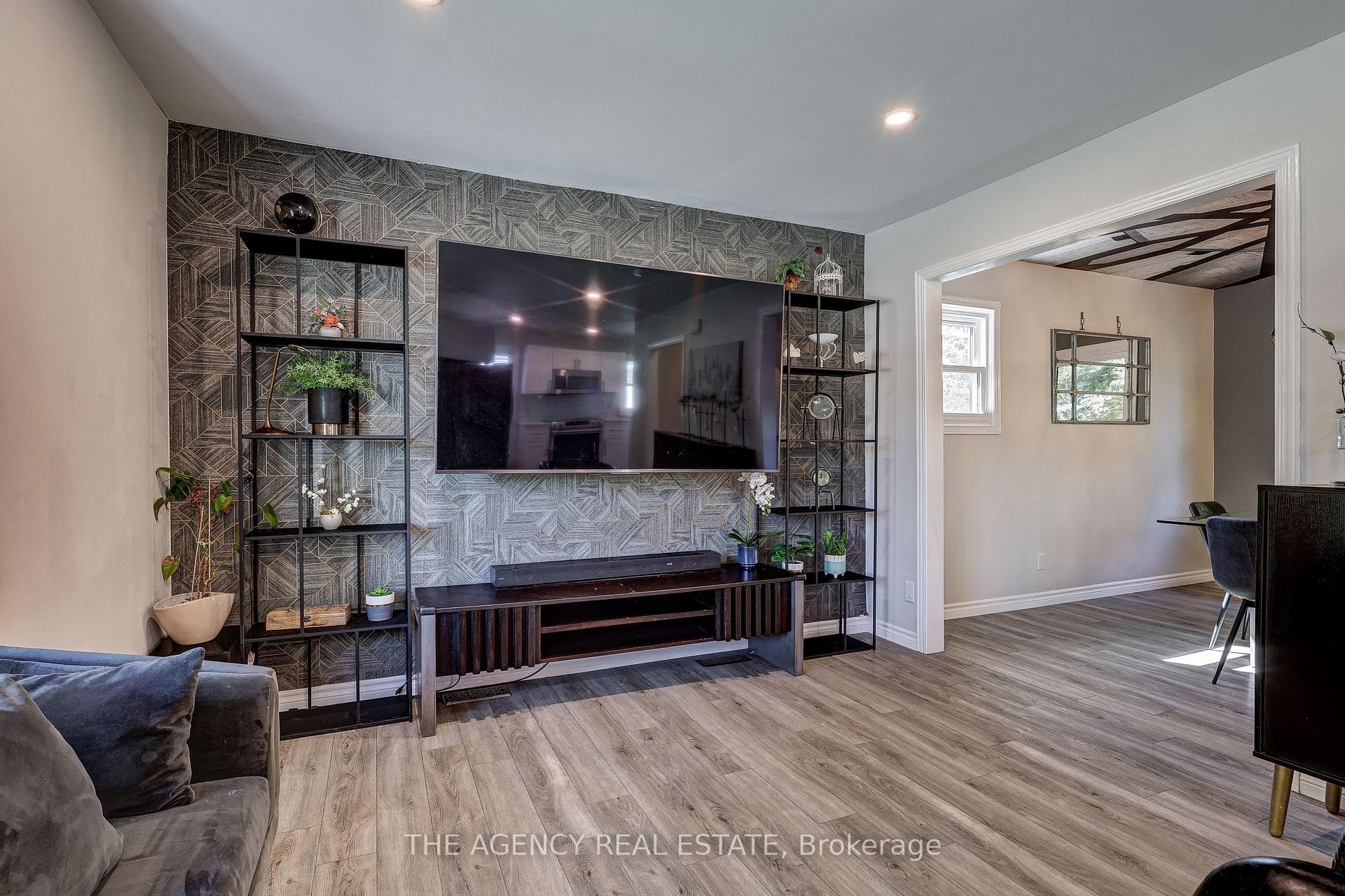 205 Rhine Avenue photo 4