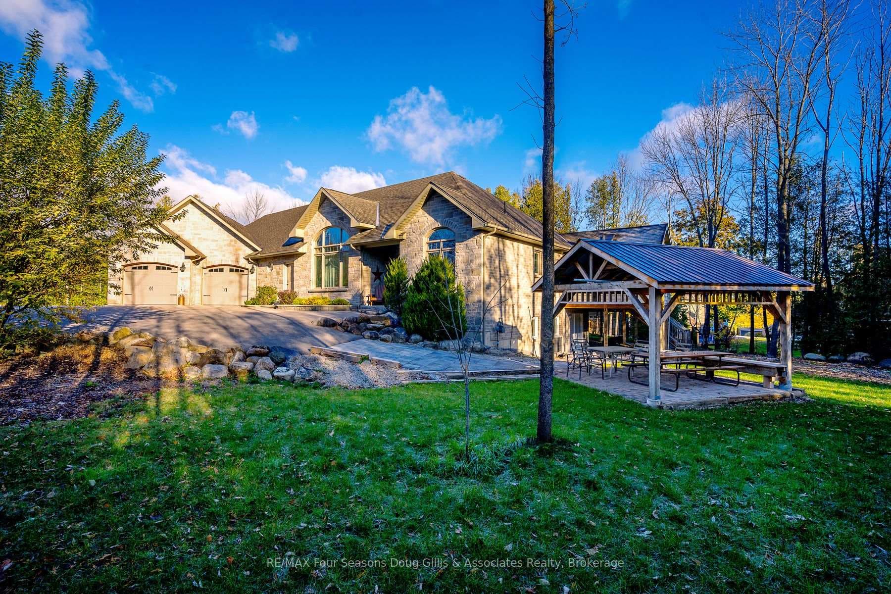 135 Algonquin Drive photo 36
