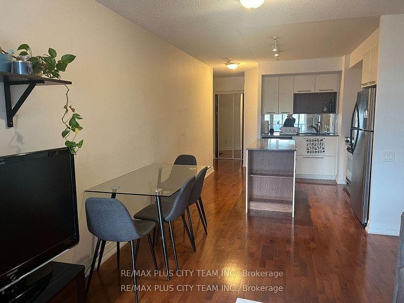 21 Carlton Street Unit 1302 photo 3