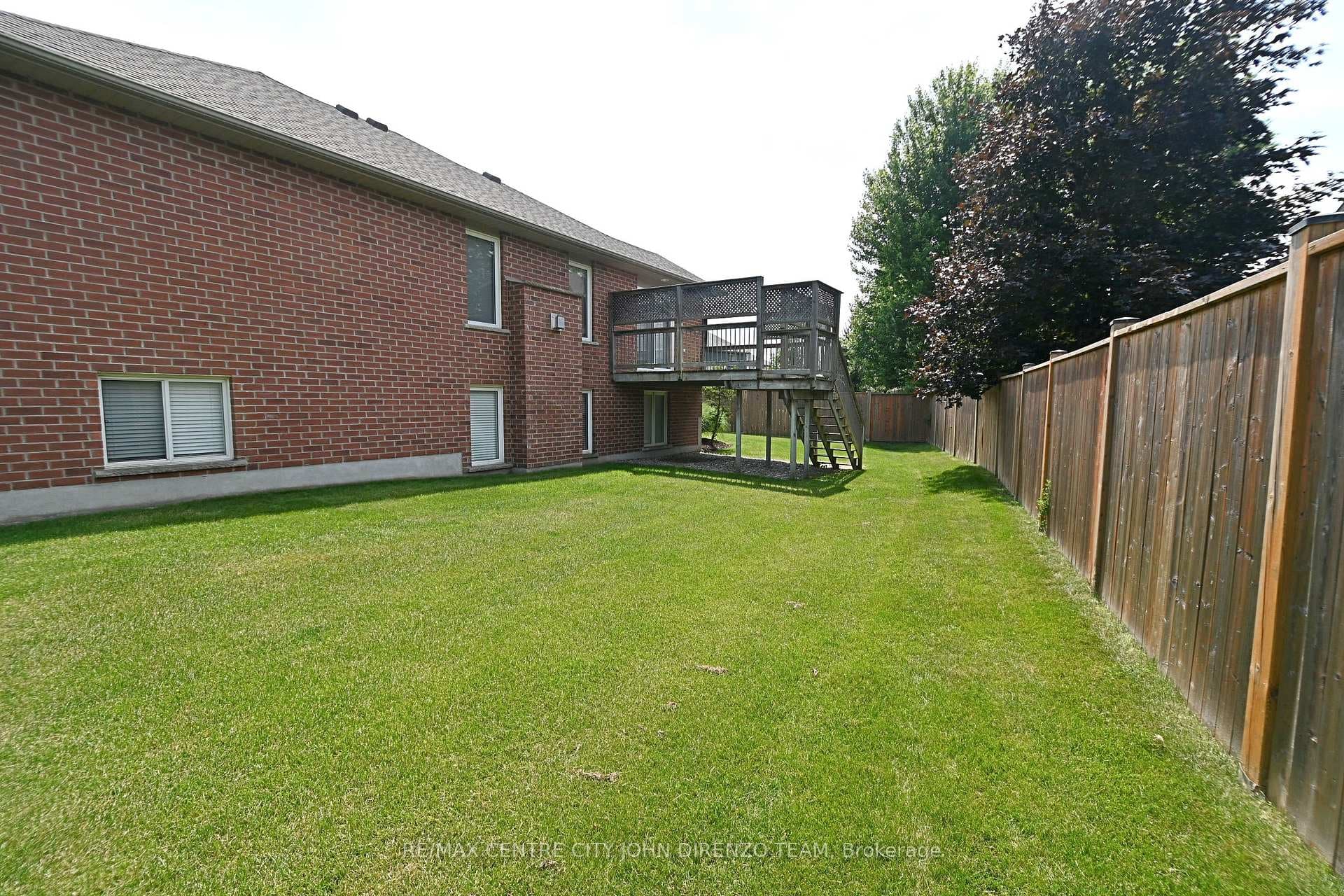 19 Augusta Crescent Unit 1 photo 31