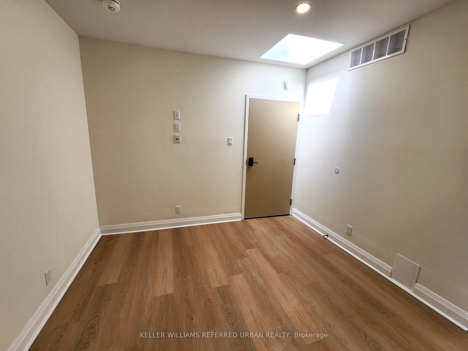 998 Bloor Street Unit 2 photo 2