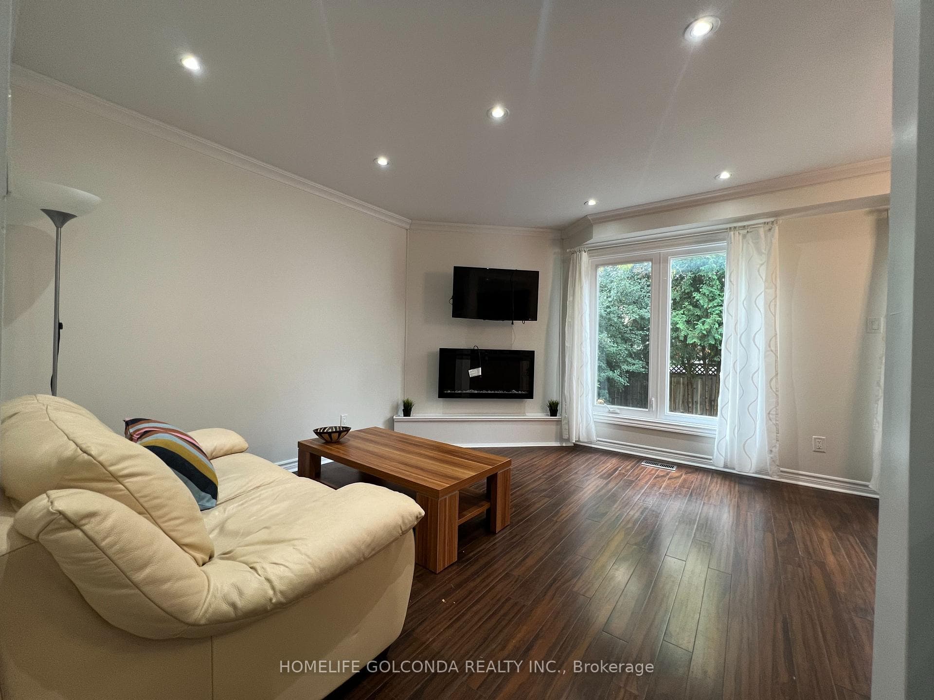 172 Stephenson Crescent photo 8