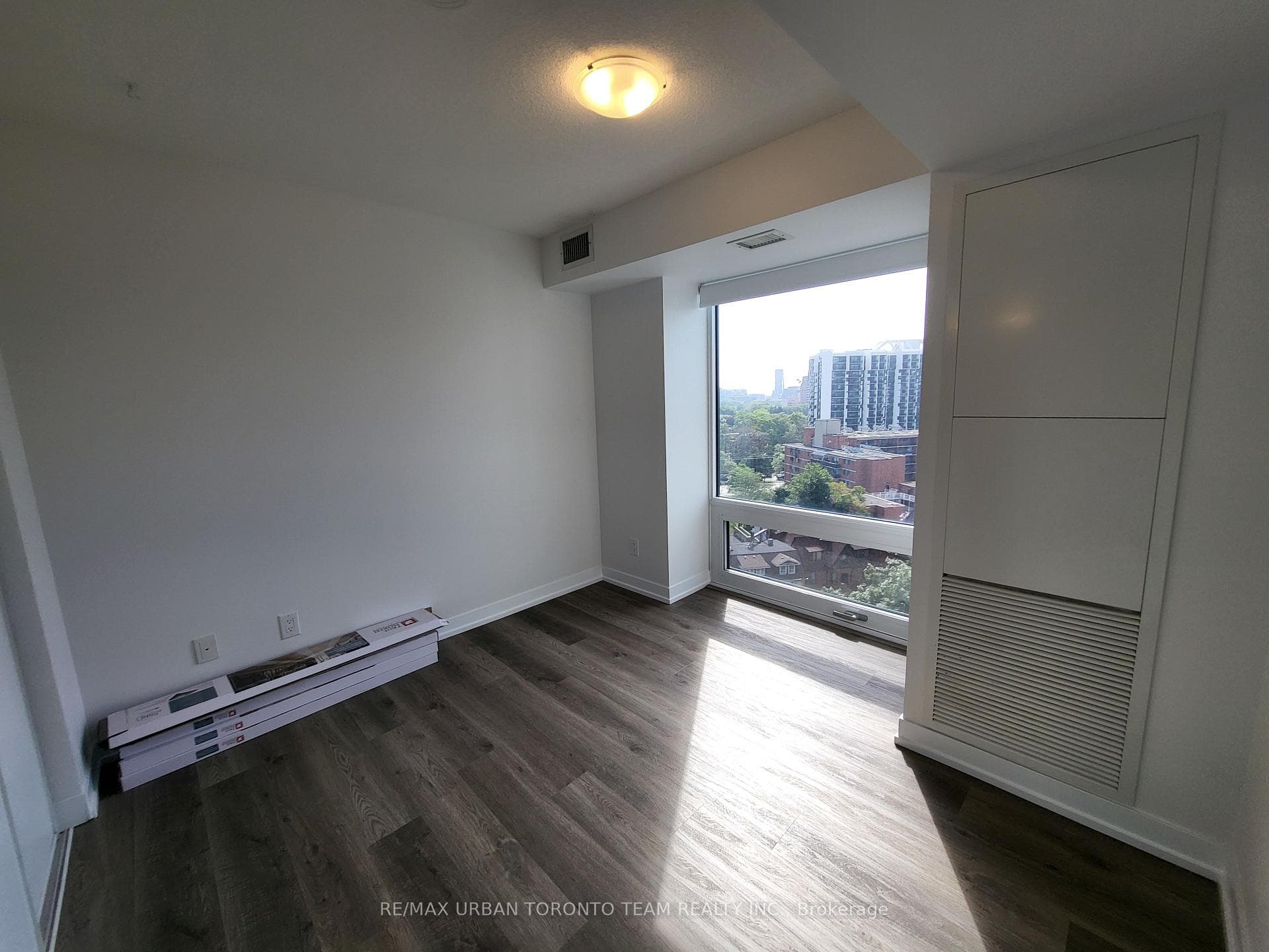 219 Dundas Street Unit 1212 photo 13