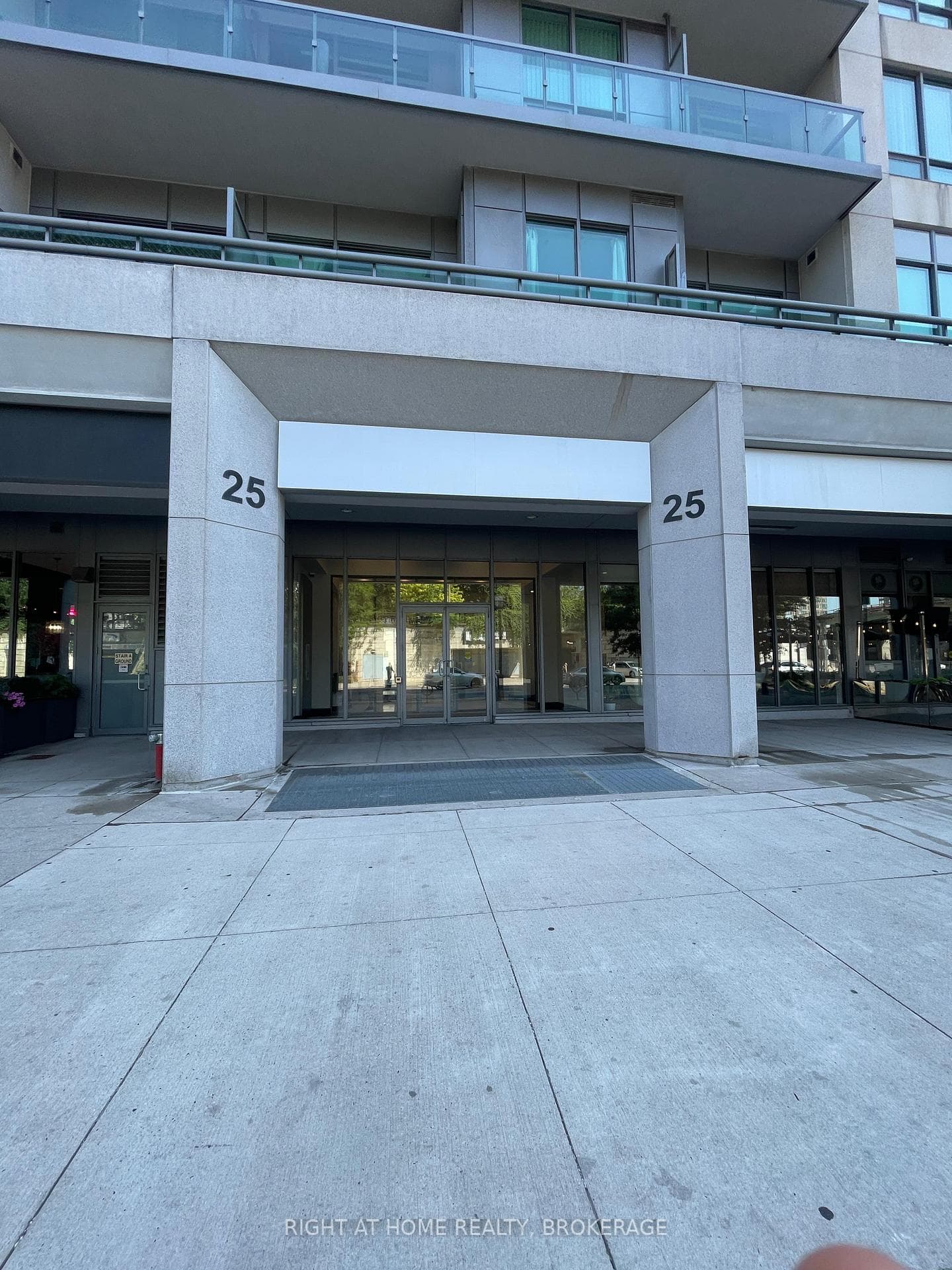 25 Lower Simcoe Street Unit 516 photo 1