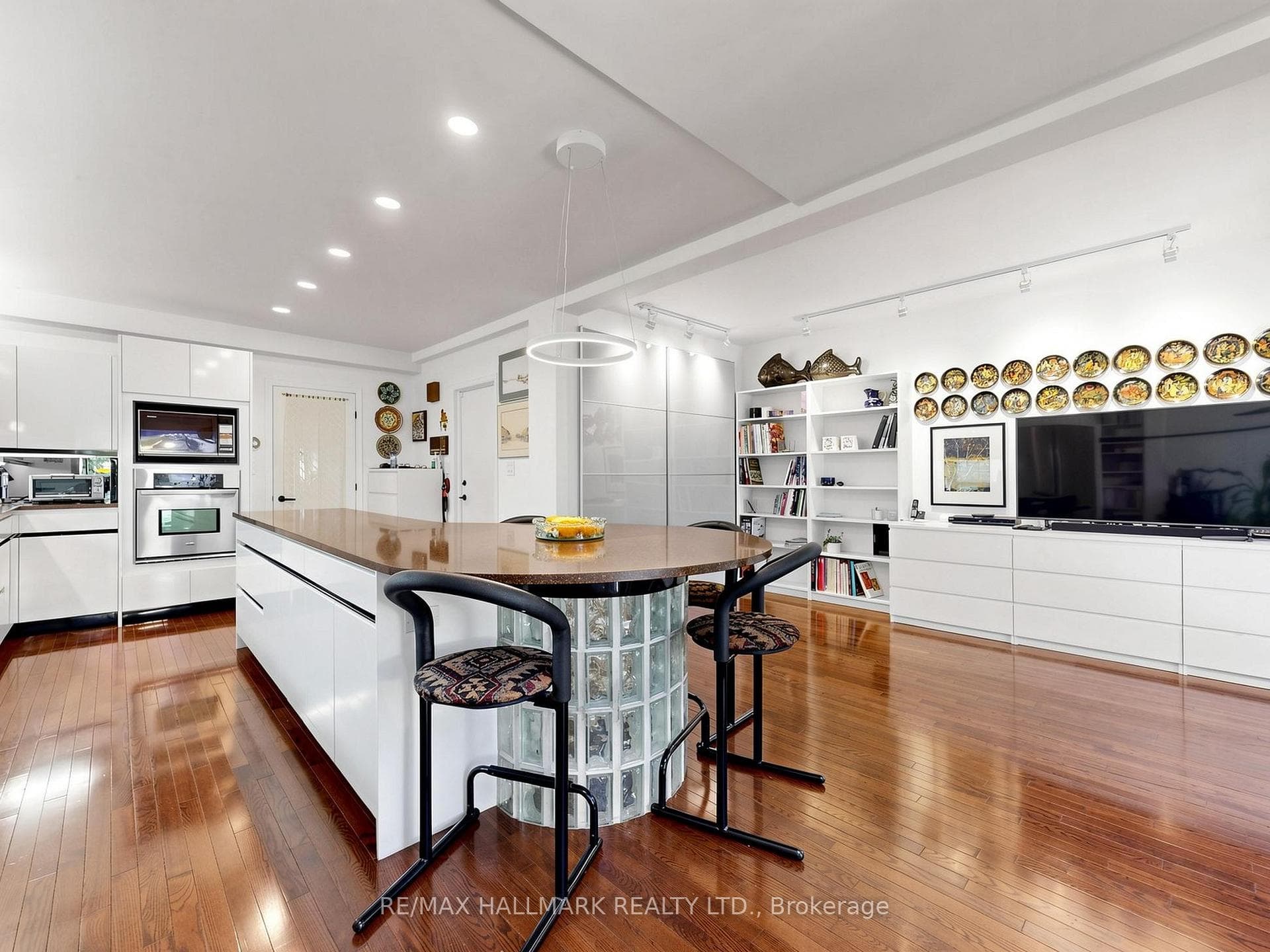 63 St Clements Avenue photo 8
