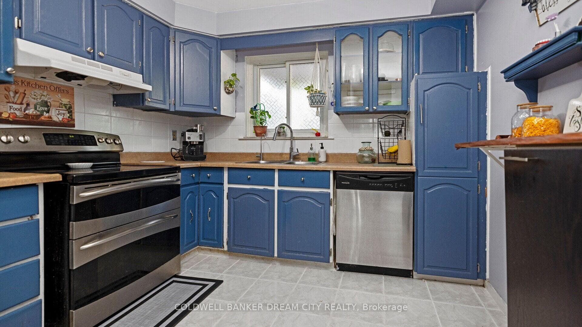 112 Hansen Road photo 4